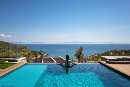 Master Suite with Pool Sea View