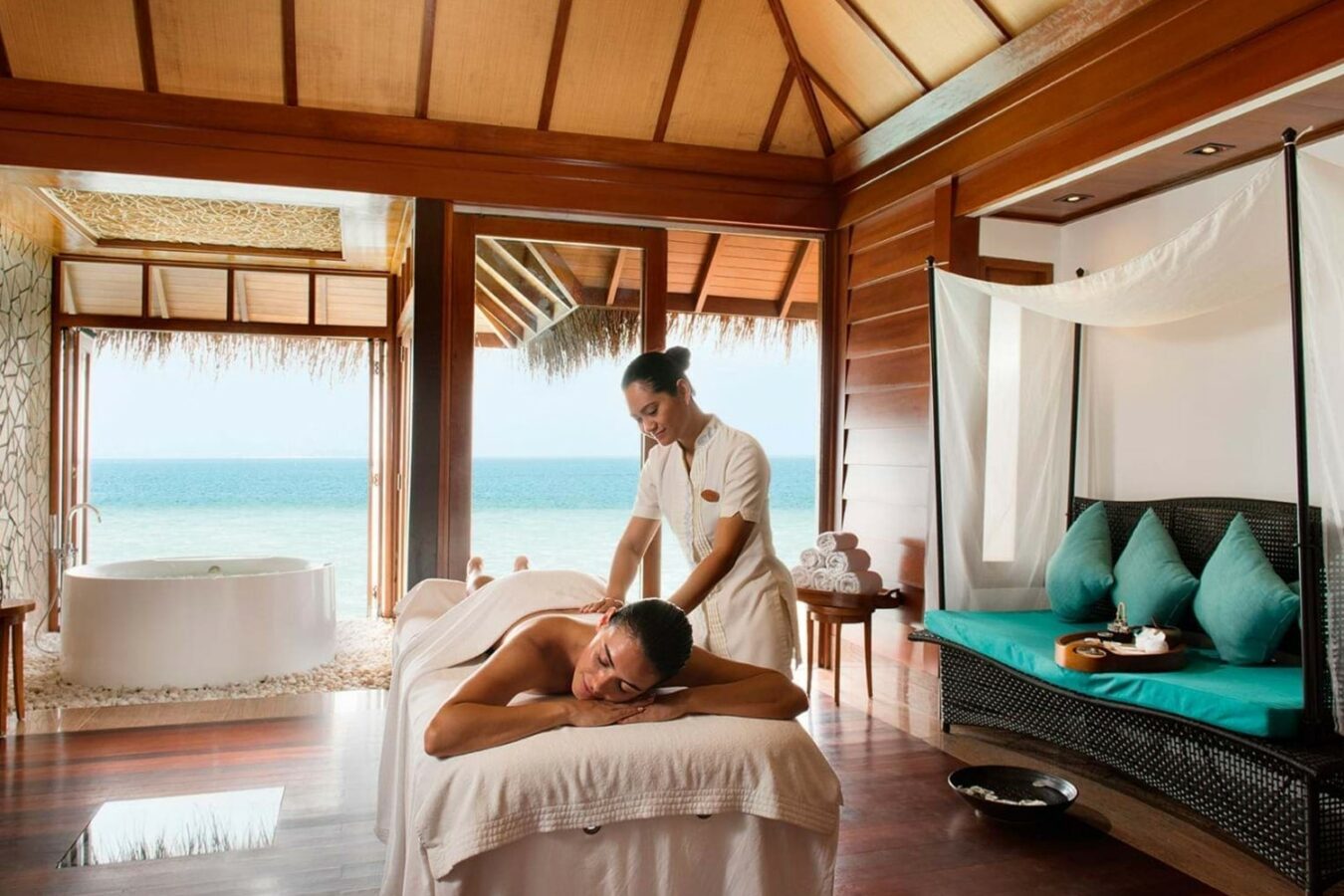 Review - Mimi Spencer Checks in to Constance Halaveli, Maldives