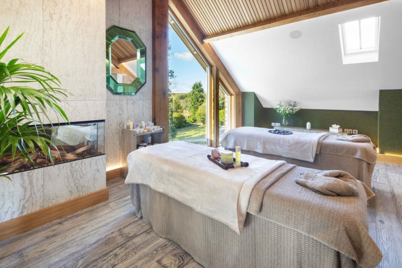 Review - We Check in to Gilpin Lake House & Spa, Windermere